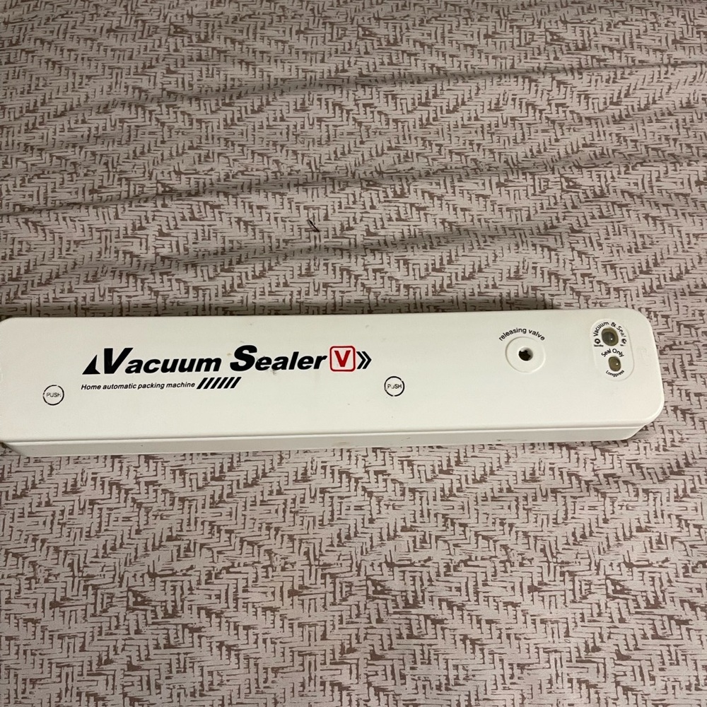 New White Vacuum Seamm like new will come with three different vacuum bag zies